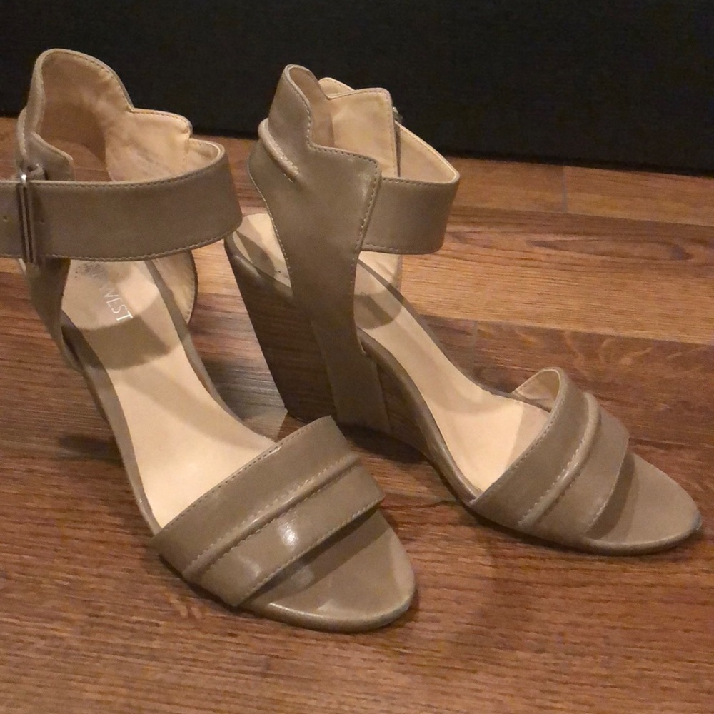 Nine West taupe wedges - 8